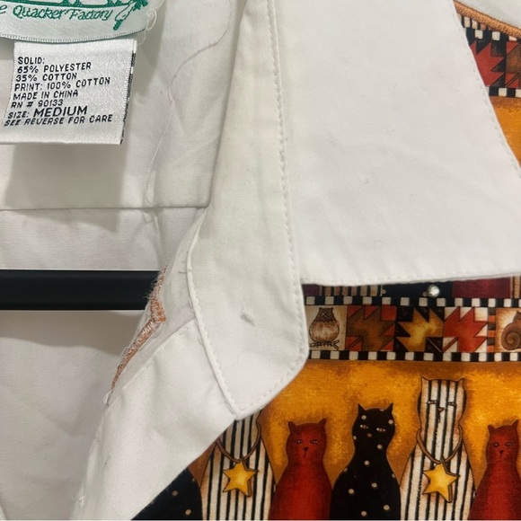 Quacker Factory White Shirt with Debbie Mumm Foll Art Cats Halloween Pattern - Picture 4 of 7